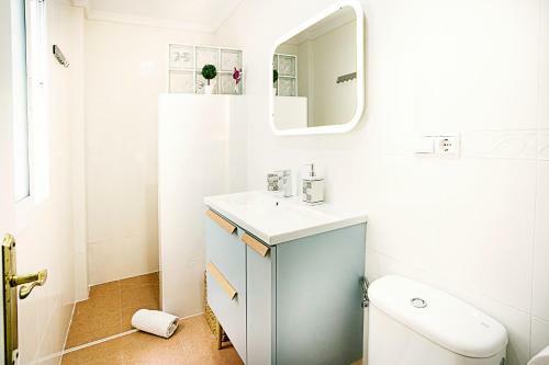 Bright & Quiet Apartment Malaga Center