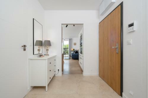 Miedziana Apartment Wroc?aw By Renters