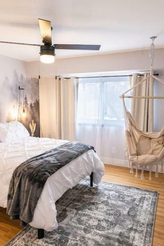 Cozy, Lavish Mid Century! 4-br Modern Home!