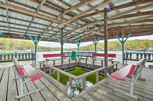 Lakefront Resort Cottage With Patio And Grill!
