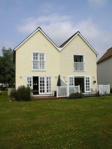 38 Windrush Lake