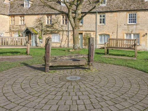 1 Manor Cottages