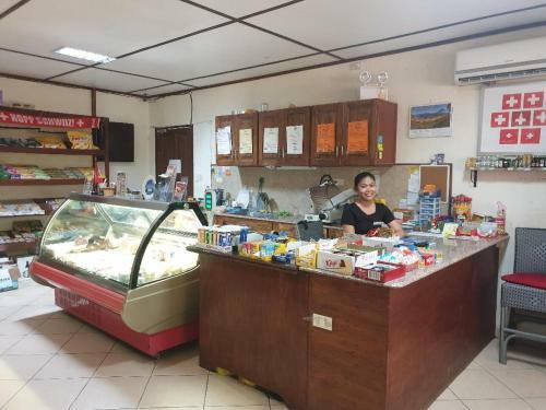 Tiptop Hotel, Resto And Delishop
