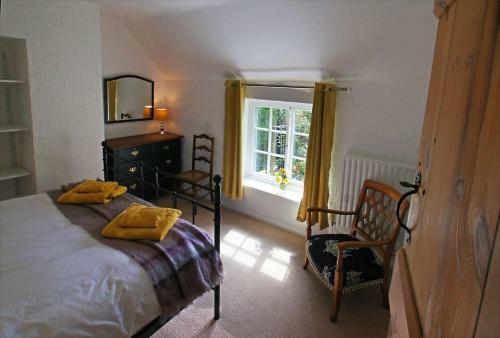 Cozy Cottage Overlooking Fields, Upwell