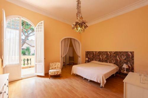 Heritage Beach Villa North Barcelona