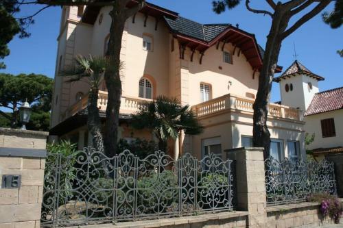 Heritage Beach Villa North Barcelona