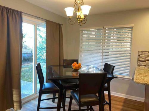 Stylish, Pet Friendly & Mins To Everything!