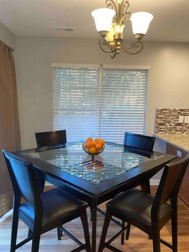 Stylish, Pet Friendly & Mins To Everything!