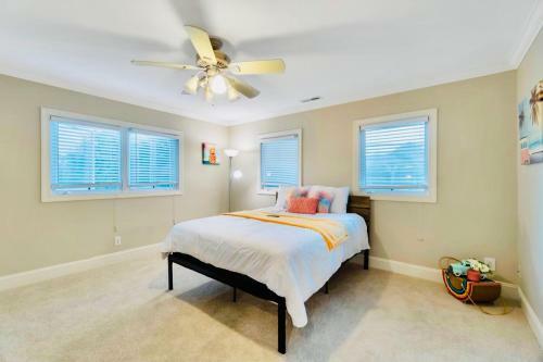 King Bed, Home Theater, Pool Table, Game Room, Fireplace