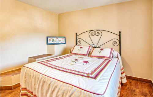 Nice Home In T�zar With 2 Bedrooms