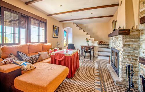 Nice Home In T�zar With 2 Bedrooms