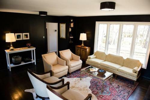 New Spacious And Peaceful Escape In North Raleigh