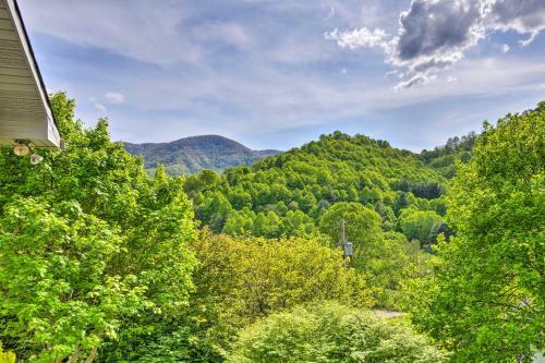 Pet-friendly Waynesville Home With Mtn Views!