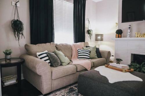 Great Location! Private, Stylish, Mins To Dt