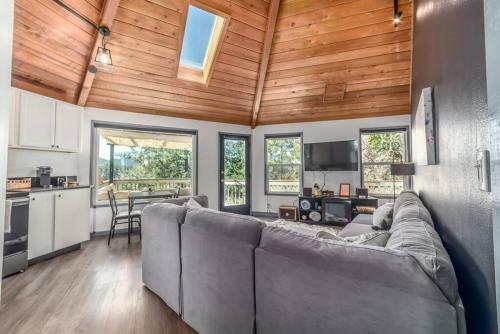 Apartamento Breathtaking 1-bedroom 1-bath Treehouse