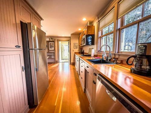 Spacious Downtown Jacksonville Studio! Hidden Gem