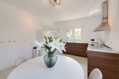 Moderne Villa,strandnah,meerblick,pool,12 Pers.,klima,schnelles Internet