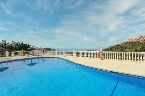 Apartamento Sunny Altos de Calahonda With Pool