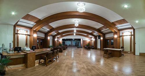 Hotel The Grand Regent