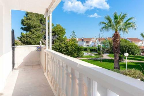 Top Apartment With Sea View And Pool