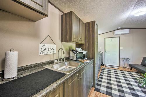 Apartamento Modern Alba Tiny Home Near Lake Fork Boating!