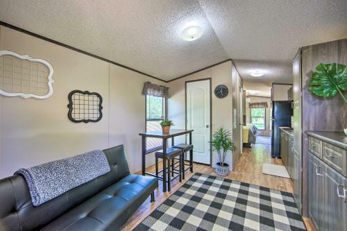 Apartamento Modern Alba Tiny Home Near Lake Fork Boating!