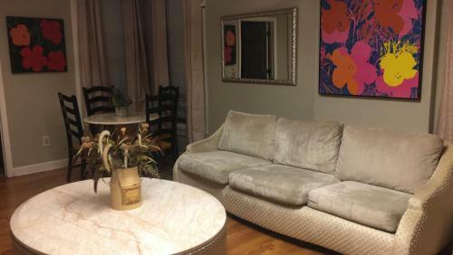 Midtown Newly Remodeled 6 Bedroom