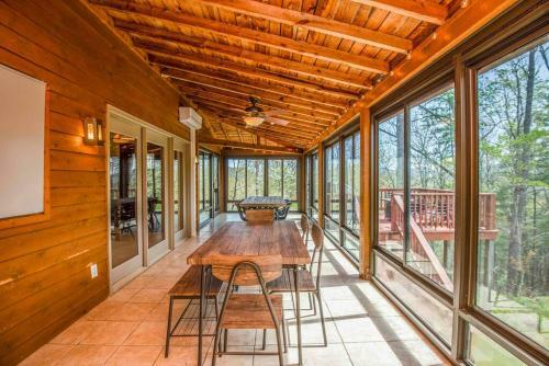 Hawk's View Cabin