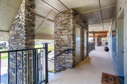 Travelers Paradise W Community Pool Grill
