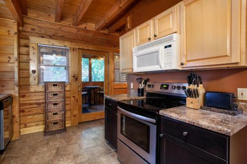 Big Bear Cabin Hot Tub Community Amenities