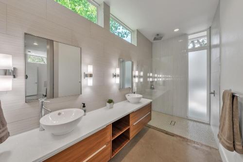 Modern Home In Trendy East Austin Home