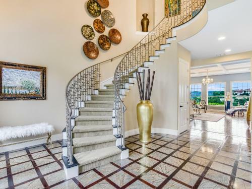 The Above Bluff View Estate