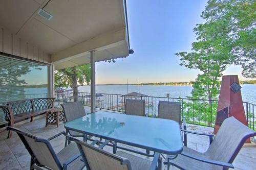 Malakoff Lakefront Home Golf Course On-site!