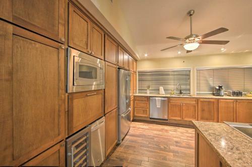 Malakoff Lakefront Home Golf Course On-site!