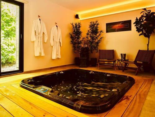 Villa L'apoth�ose, Loveroom Avec Jacuzzi, Sauna, Hammam