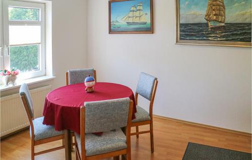 Awesome Apartment In Warnem�nde With 2 Bedrooms