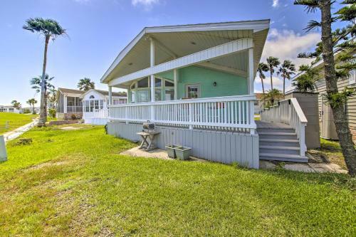 Cozy Port Isabel Home With Golfing On-site!