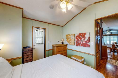 Long Island Village 512 W Clam Cir