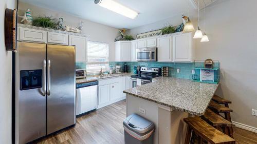 Villa Bc403 Fabulous Townhome With Beach Decor, Shared Heated Pool, Garage Access