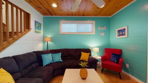 Villa Rp23 Fun Townhouse With Fiesta Decor, Shared Pool, Ample Parking