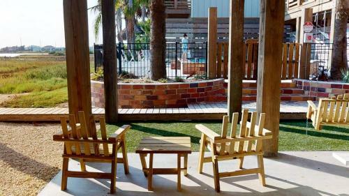 Pfc1006 Spacious Home In Town, Shared Pool, Ample Parking, Near Restaurants