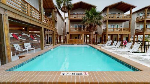 Pfc1006 Spacious Home In Town, Shared Pool, Ample Parking, Near Restaurants