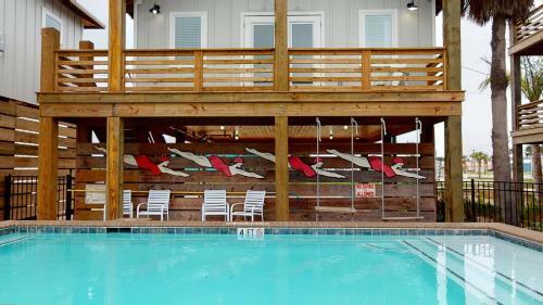Pfc114b Cottage Located In Town, Shared Pool, Ample Parking, Close To Restaurants