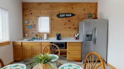 Pfc114b Cottage Located In Town, Shared Pool, Ample Parking, Close To Restaurants