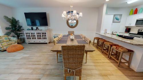 Villa Bc502 Beautifully Decorated Townhome, Heated Pool, Garage Access
