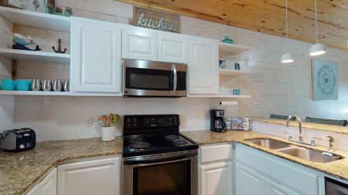 Villa Tc703 Newly Decorated Townhome, Shared Pool, In Town, Close To Beach