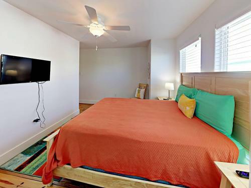 Villa Tc802 Townhome Located In Town, Close To Beach, Shared Pool, Coastal Charm