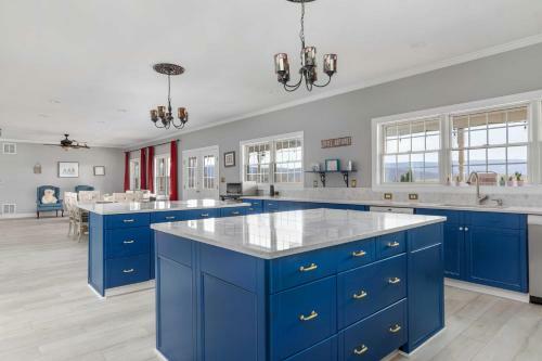 Villa Stunning Former Winery With Pool And Mtn Views!