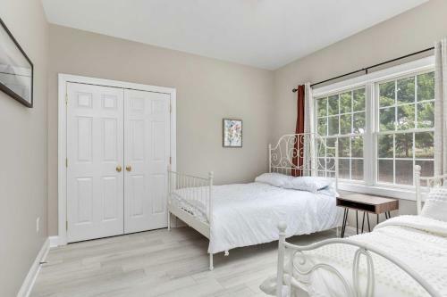 Villa Stunning Former Winery With Pool And Mtn Views!