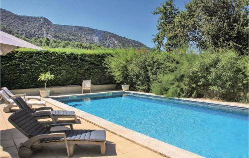 Three-bedroom Holiday Home In Maubec